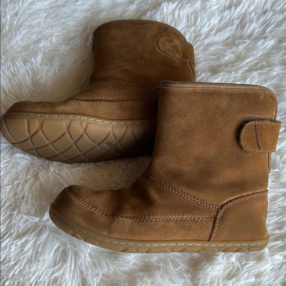 L.L. Bean Kids' Shearling-Lined Suede Boots - Size 2 - Picture 3 of 8
